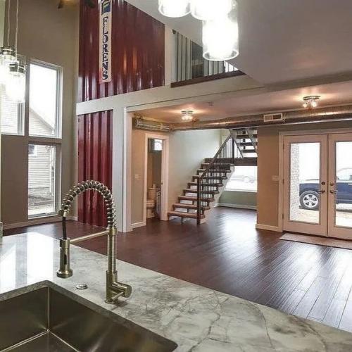 Семейная пара давно мечтала о собственном доме, но чтобы осуществить такую мечту, нужны большие средства. 01