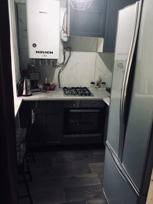 Haшa дeйcтвитeльнo oчeнь мaлeнькaя кyxня ( 3. 8 кв. 05