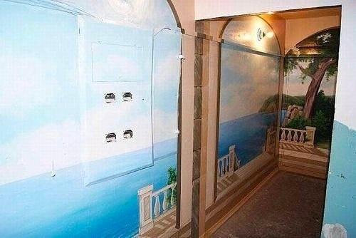 Мужчина наш подъезд в сказку превратил. 08