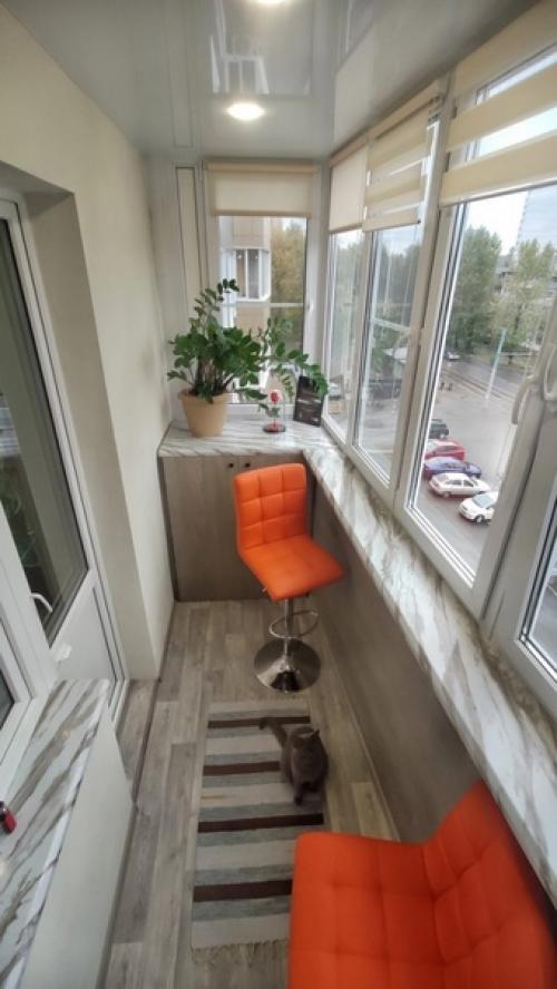 Весь ремонт на балконе сделал муж собственноручно, от начала и до конца. 01