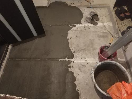 Вот такой интересный переход в плитки сделали своими руками.