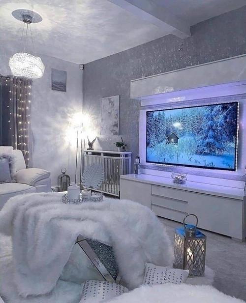 Как будто попали в однушку снежной королевы. 03