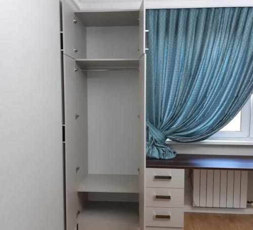 Рабочая зона в комнате нашего сына школьника. 03