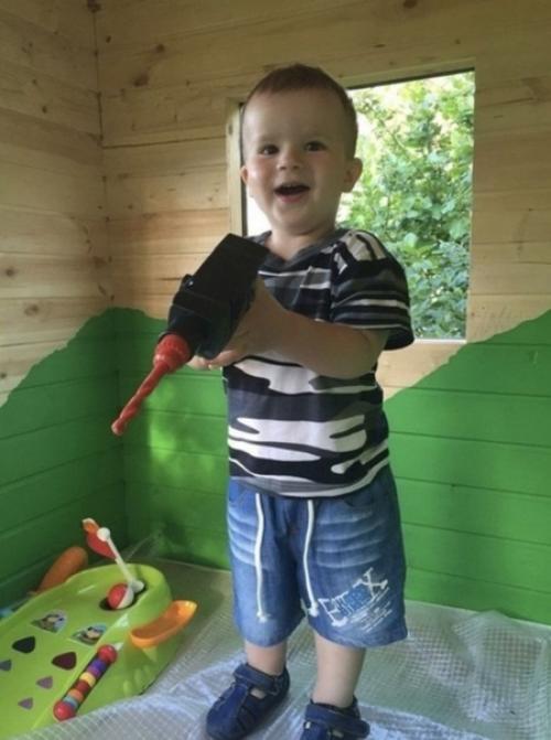 В начале лета целые хоромы для сынишки отгрохали. 03