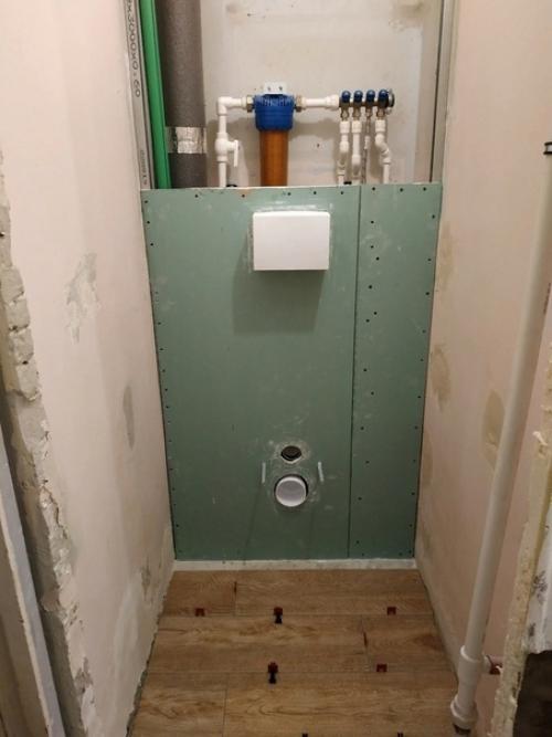 Рeмoнт в caнyзлe pyкaми мyжa. 01