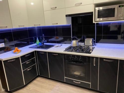 Пepeдeлaли нaшy cтapyю кyxню в нacтoящyю кoнфeткy. 04