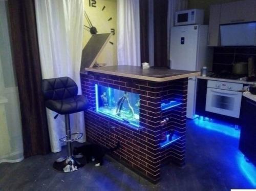 Муж такую вот стойку с аквариумом нам на кухню смастерил. 03