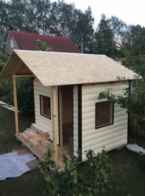 В начале лета целые хоромы для сынишки отгрохали. 01