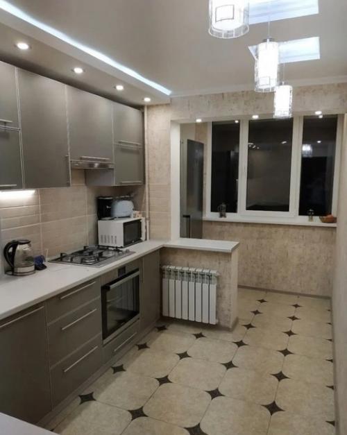 Вот немножко расширили кухню, когда делали ремонт. 02