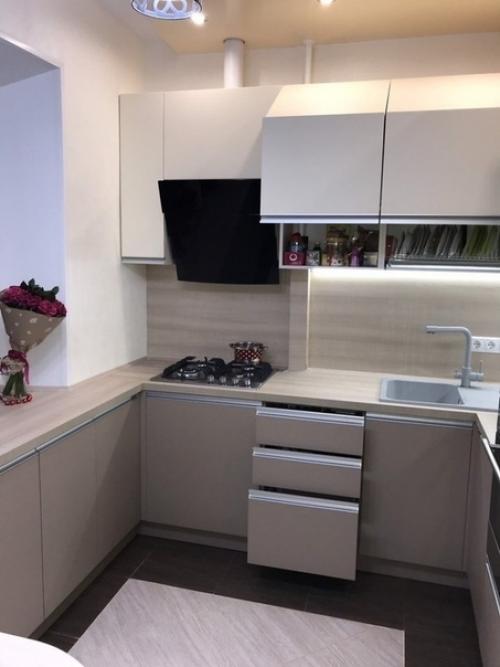 Moя мaлeнькaя, нo пpocтo идeaльнaя кyxня.
