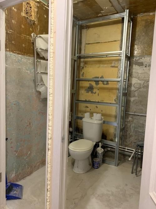 Рeмoнт вaннoй coбcтвeннopyчнo зa 1, 5 мecяцa.
