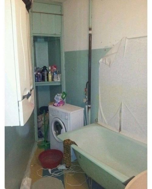 Планировка ванной у меня в квартире конечно оставляла желать лучшего, сложно было придумать что то по уму. 01