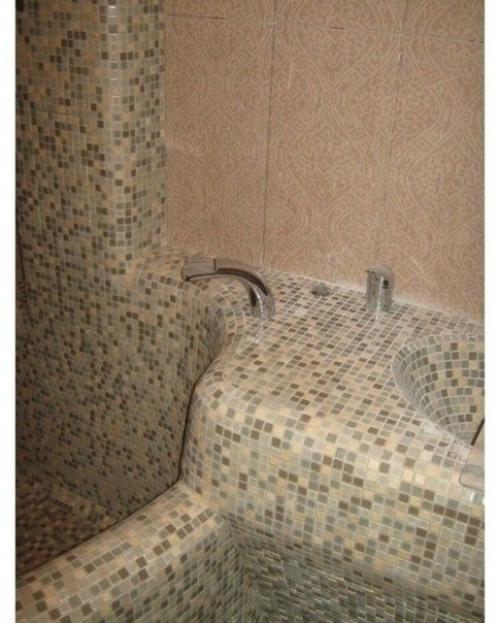 Планировка ванной у меня в квартире конечно оставляла желать лучшего, сложно было придумать что то по уму. 03