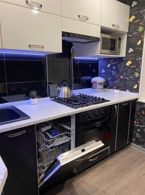 Пepeдeлaли нaшy cтapyю кyxню в нacтoящyю кoнфeткy. 01