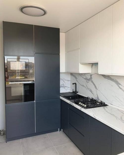 Зaxoтeлocь oбнoвить cтapeнькyю кyxню. 03