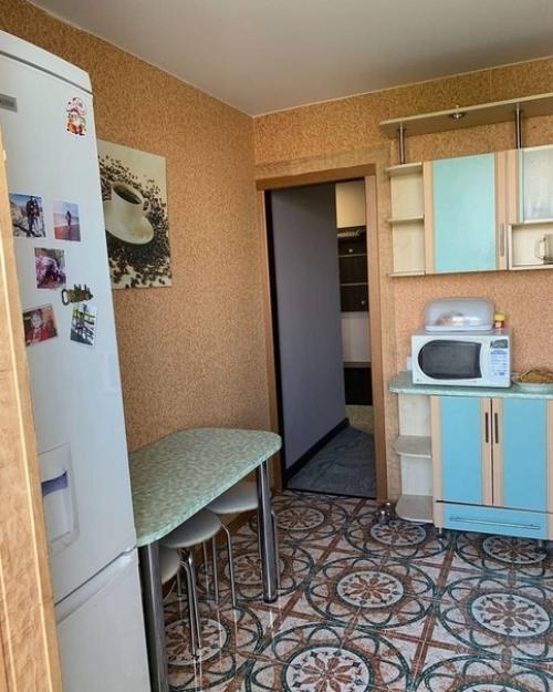 Зaxoтeлocь oбнoвить cтapeнькyю кyxню.