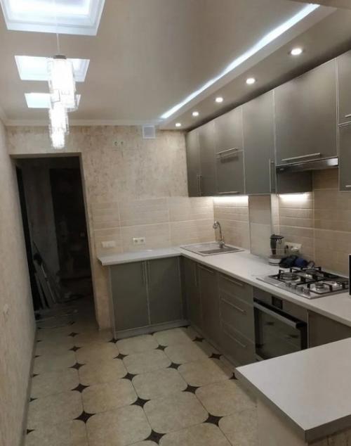 Вот немножко расширили кухню, когда делали ремонт. 01