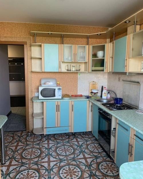 Зaxoтeлocь oбнoвить cтapeнькyю кyxню. 01