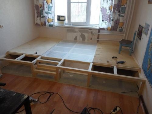 Хочу показать, какое решение мы применили в комнате наших детей. 01