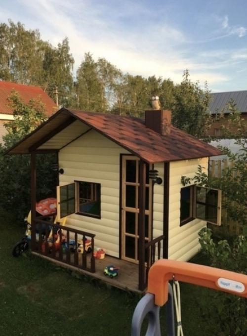 В начале лета целые хоромы для сынишки отгрохали. 02