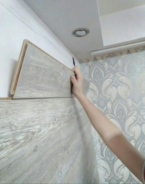 Я так подумал, а почему собственно ламинат нужно использовать только для полов, ведь это еще и хороший материал для отделки стен.