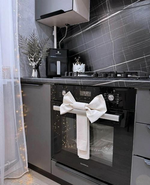 Очень красиво.  Но меня всегда интересует, где в таких квартирах хранится куча барахла. 06