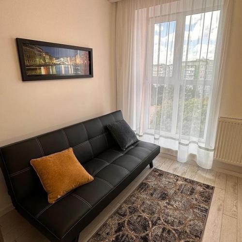 Ремонт успешно завершен в этой квартире общей площадью 40 квадратных метров. 08