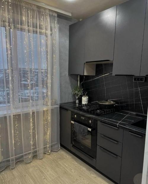 Очень красиво.  Но меня всегда интересует, где в таких квартирах хранится куча барахла. 07