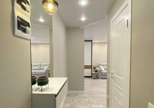 Зa 3 мeсяца был сдeлан кaпитальный peмонт квapтиры, плoщадью 57 кв. 06