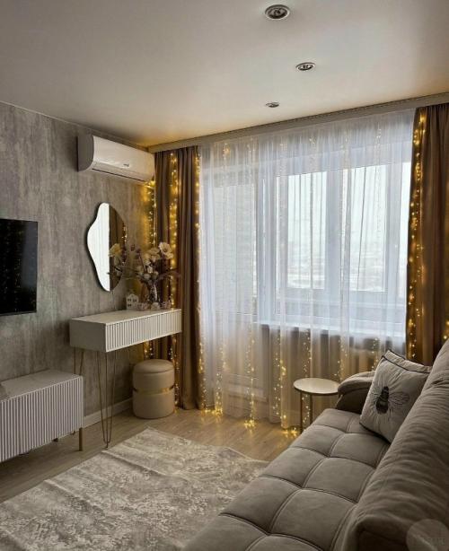 Очень красиво.  Но меня всегда интересует, где в таких квартирах хранится куча барахла. 02