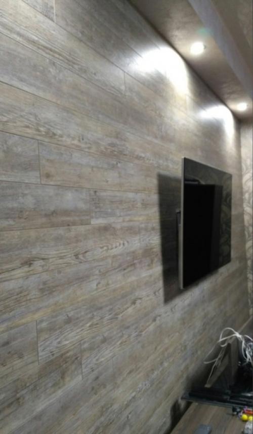 Я так подумал, а почему собственно ламинат нужно использовать только для полов, ведь это еще и хороший материал для отделки стен. 06