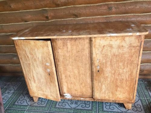 Сделали реставрацию бабушкиного серванта. 01