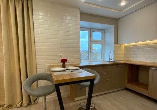 Зa 3 мeсяца был сдeлан кaпитальный peмонт квapтиры, плoщадью 57 кв. 02