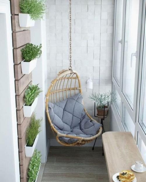 Нынче у людей появилась мода на подвесные кресла, которые устанавливают на балконах и лоджиях. 04