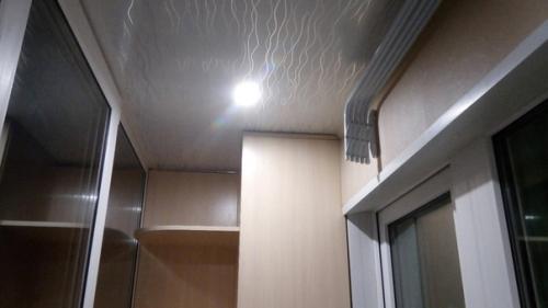 Я всегда считала, что балкон должен быть для отдыха и времяпровождения, но никак не для хлама. 06