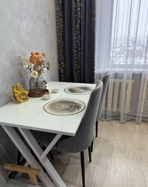 Очень красиво.  Но меня всегда интересует, где в таких квартирах хранится куча барахла. 03