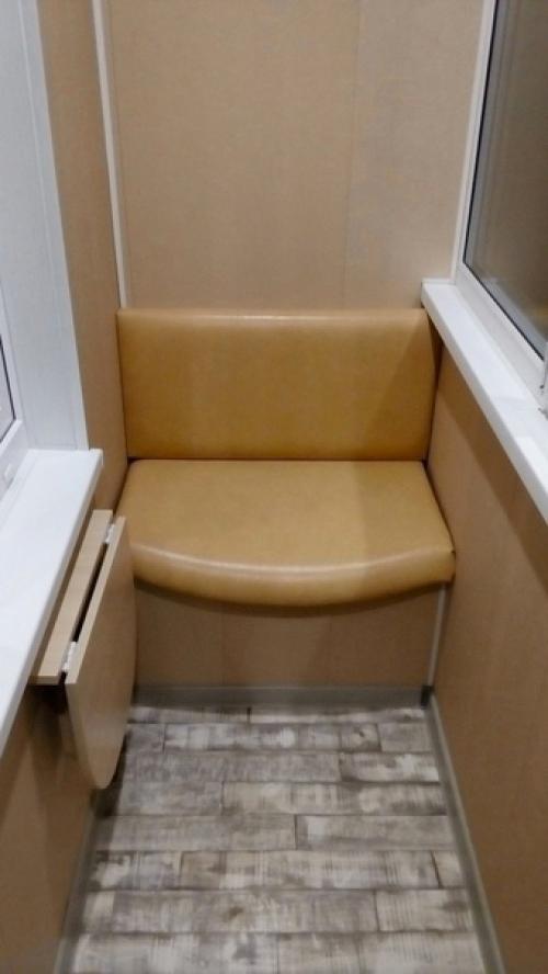 Я всегда считала, что балкон должен быть для отдыха и времяпровождения, но никак не для хлама. 01