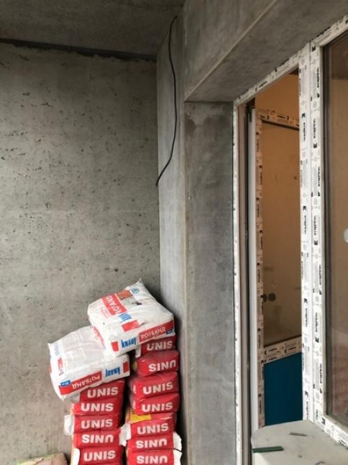 Сделали ремонт на балконе.