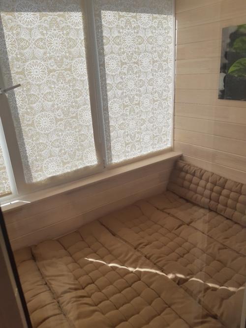 В сети гуляет куча проектов, где люди преобразовали свои лоджии с балконами в уютные уголки. 06