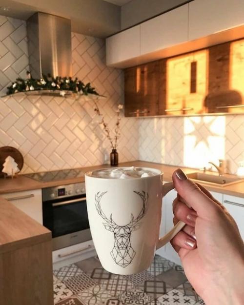 Очень стильная.  Просторная и уютная кухня. 04