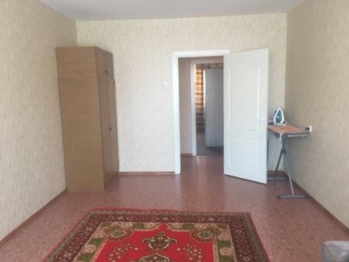 В принципе комната у нас была и так норм, но пустая.