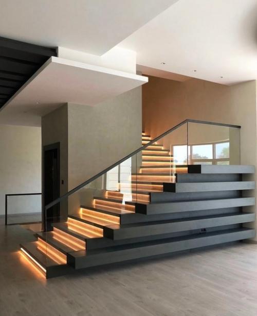 Просто фантастика.  Нереально красиво оформили лестницу в частном доме. 02