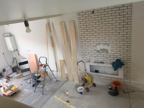 Смастерил тв зону с декоративным камином.