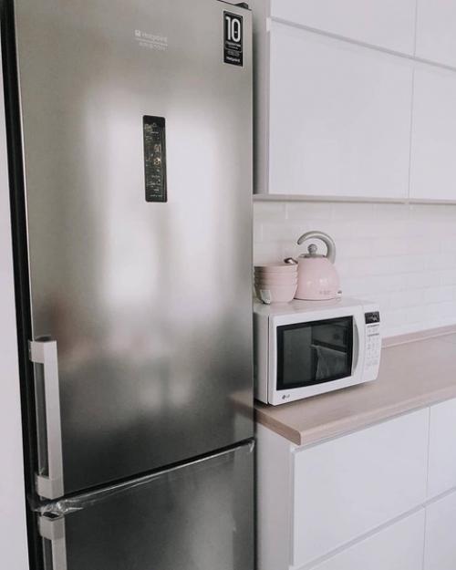 Самая идеальная кухня в хрущевке, очень светло и всё есть. 02