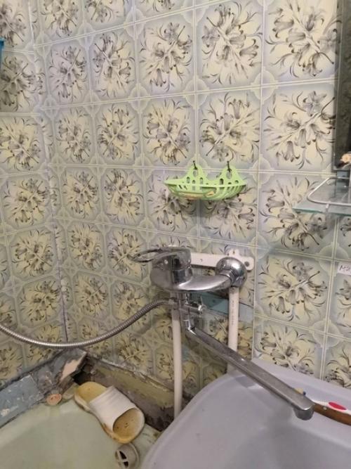 Вот такая старая и ужасная была моя ванная комната. 02