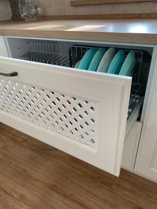 Выбирали дизайн кухни вдвоём с мужем, без дизайнеров, и очень довольны результатом. 03