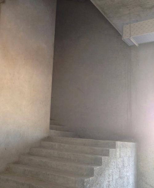 Просто фантастика.  Нереально красиво оформили лестницу в частном доме. 01