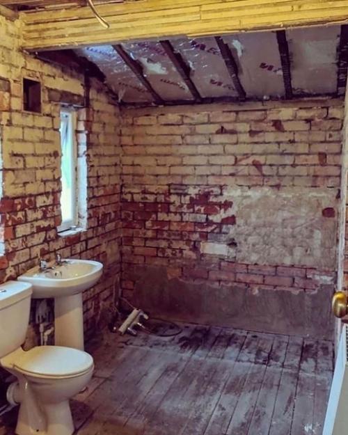 Вот такая ванная комната была в нашем частном доме, а вот что ы с ней сделали. 01