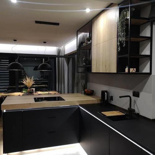 Наверное, каждый мечтает иметь такой загородный домик, чтобы сбегать в него от городской суеты. 01