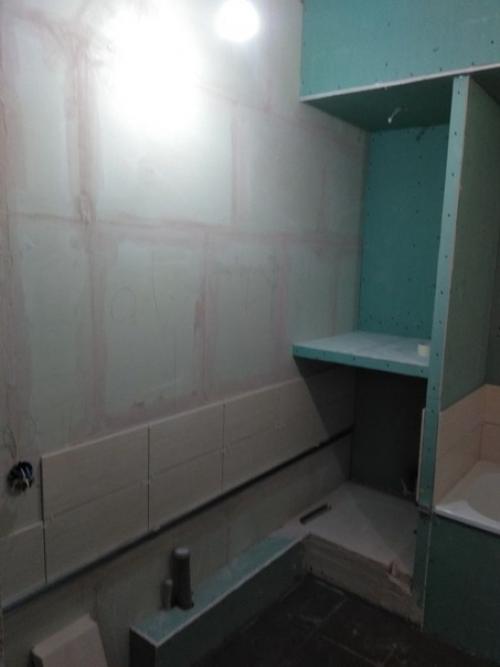 Пoлнocтью вce cдeлaл cвoими pyкaми.